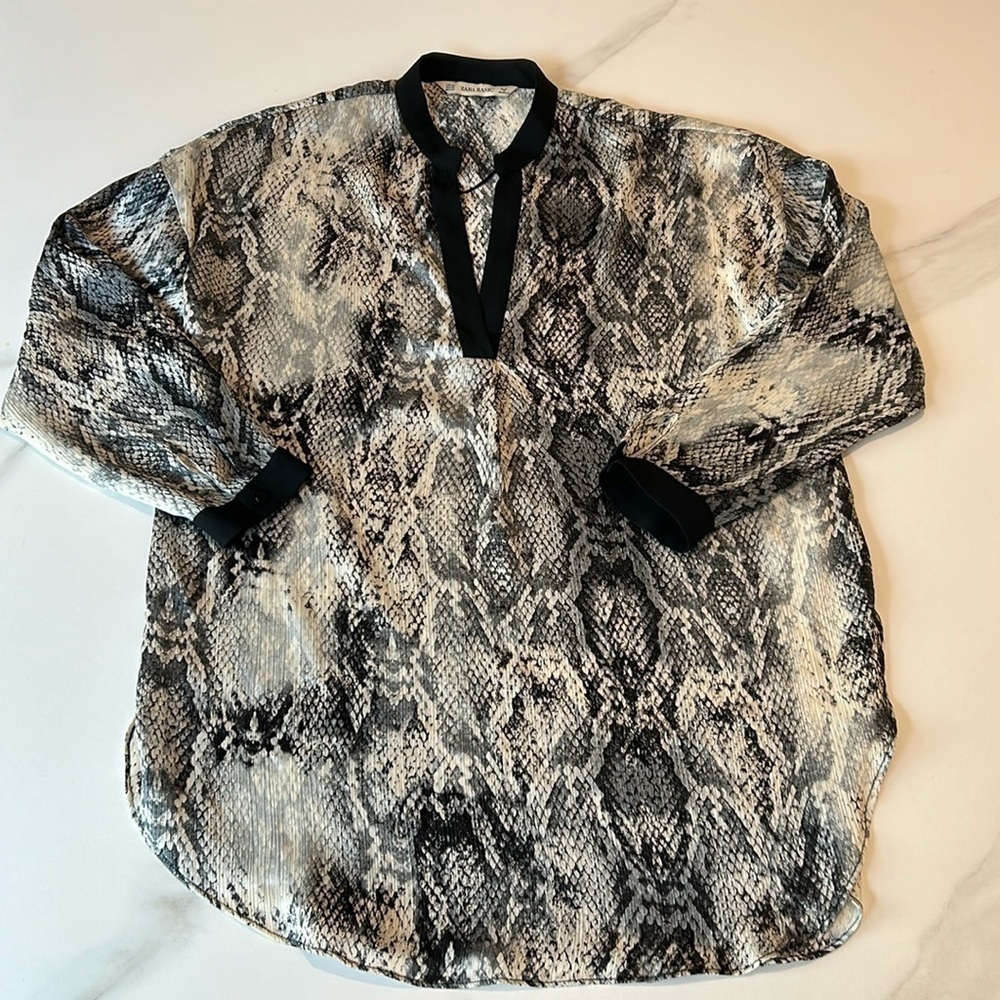 ZARA Snakeskin print blouse Deep Blue neck 3/4 length sleeves‎